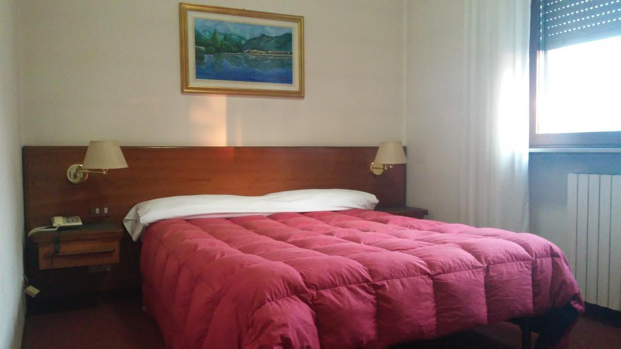 Hotel Due Fontane Casalpusterlengo Esterno foto
