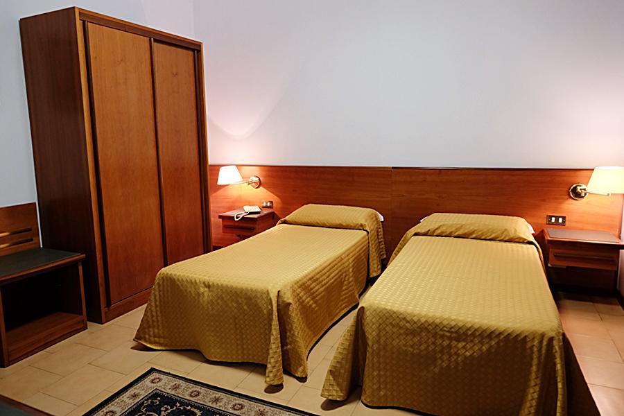 Hotel Due Fontane Casalpusterlengo Esterno foto