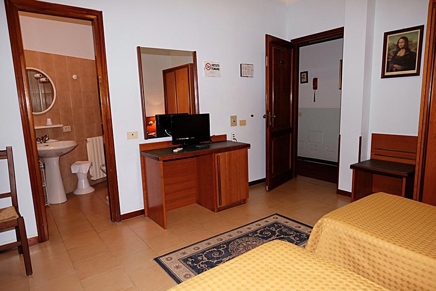 Hotel Due Fontane Casalpusterlengo Esterno foto