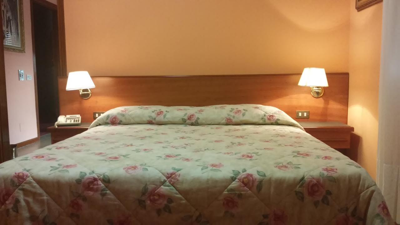 Hotel Due Fontane Casalpusterlengo Esterno foto