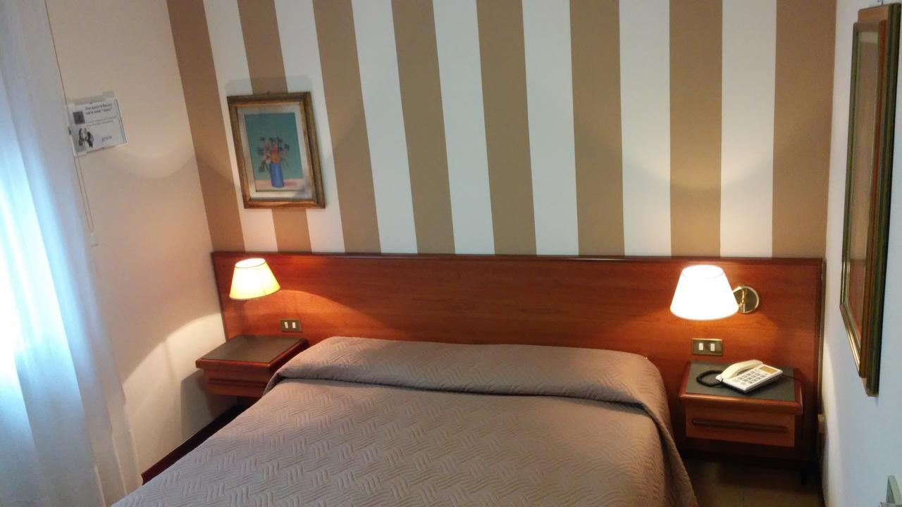 Hotel Due Fontane Casalpusterlengo Esterno foto