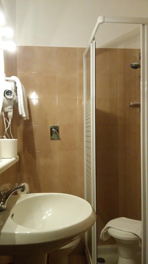 Hotel Due Fontane Casalpusterlengo Esterno foto