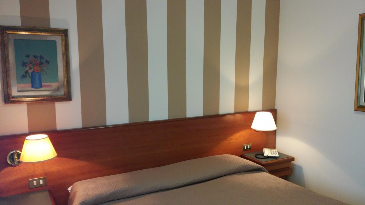 Hotel Due Fontane Casalpusterlengo Esterno foto
