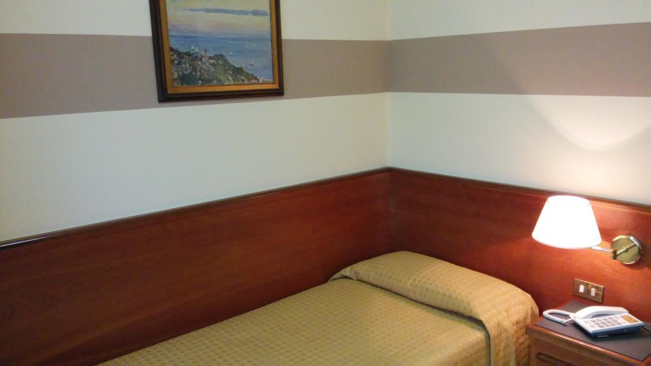 Hotel Due Fontane Casalpusterlengo Esterno foto