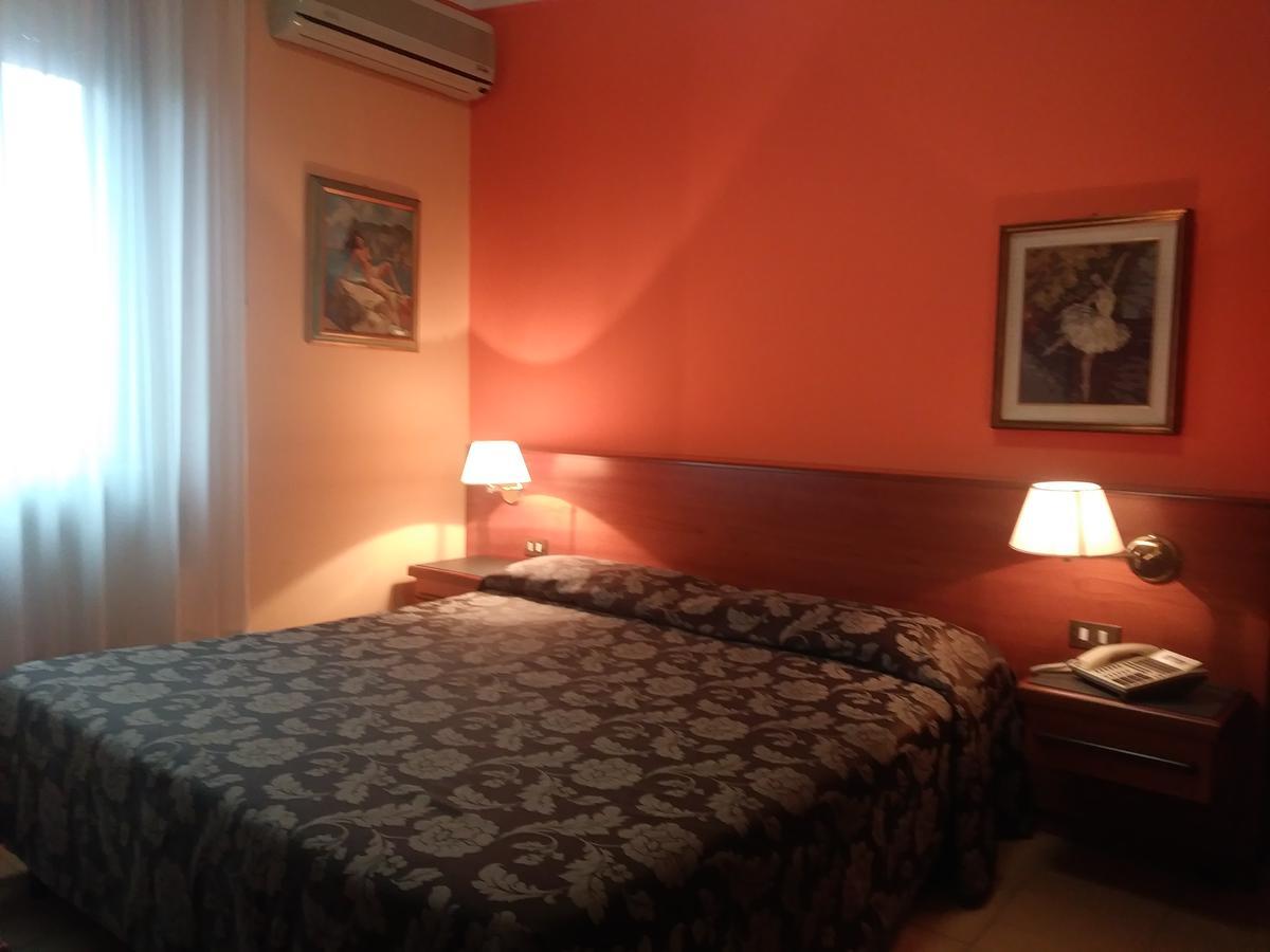 Hotel Due Fontane Casalpusterlengo Esterno foto