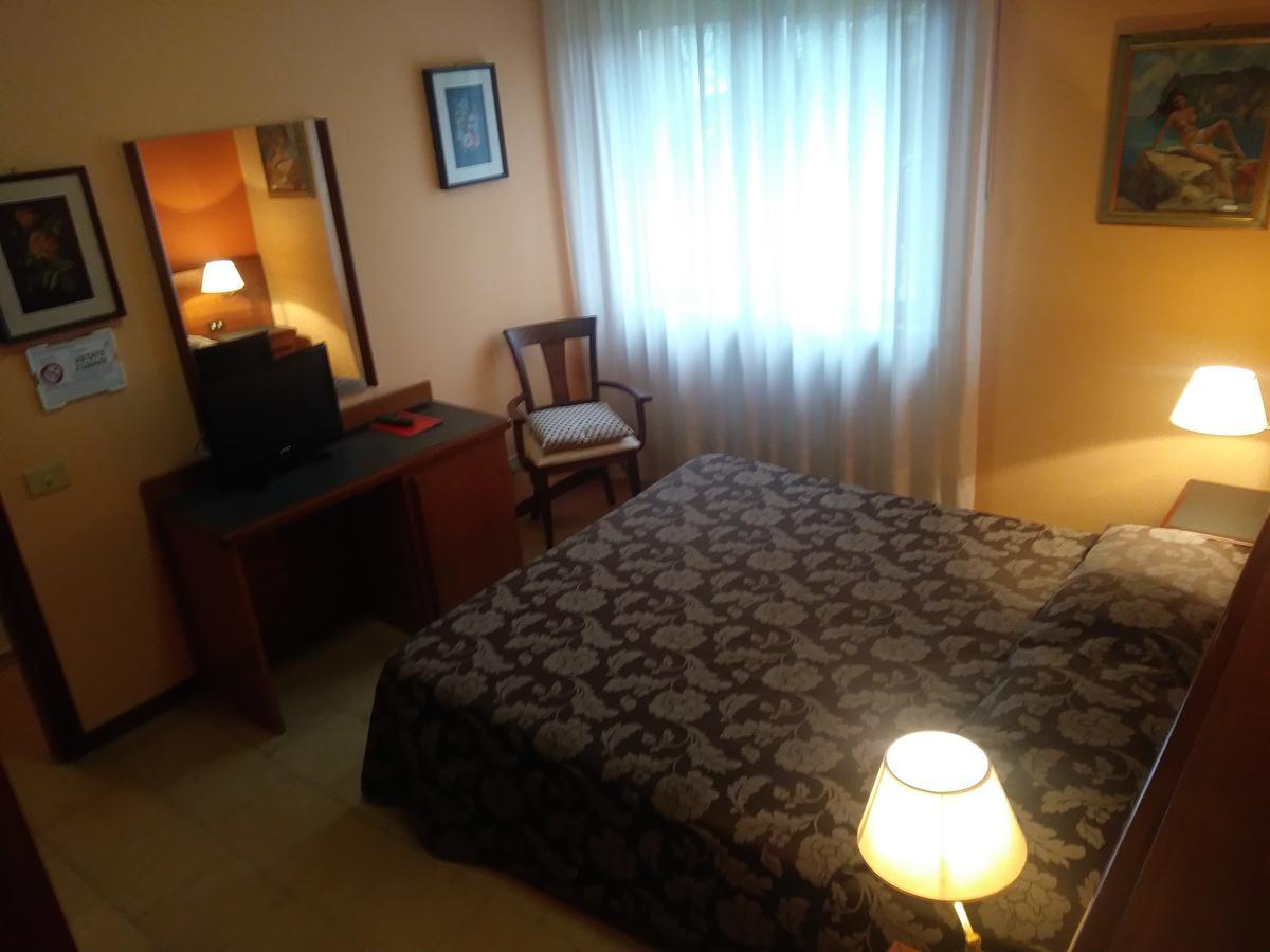 Hotel Due Fontane Casalpusterlengo Esterno foto