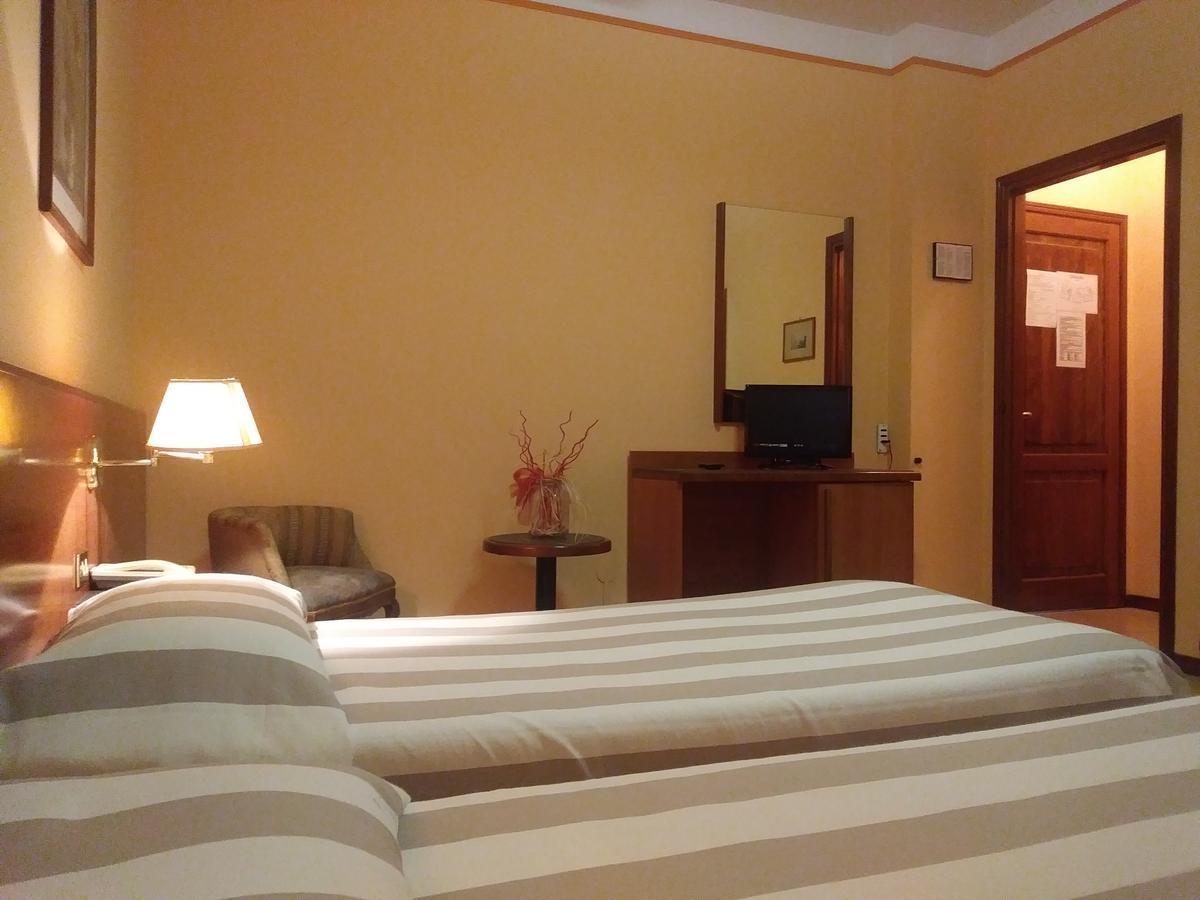 Hotel Due Fontane Casalpusterlengo Esterno foto