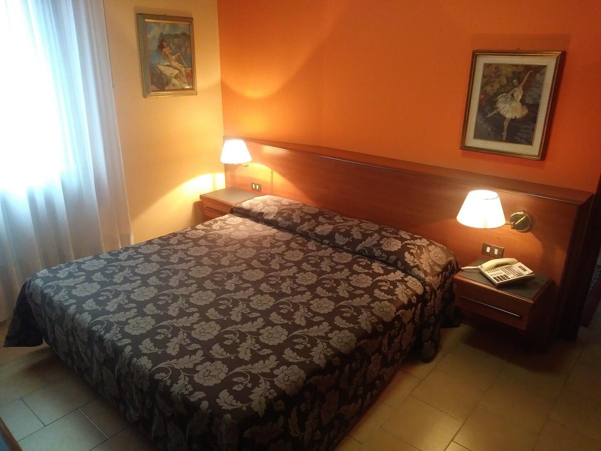Hotel Due Fontane Casalpusterlengo Esterno foto